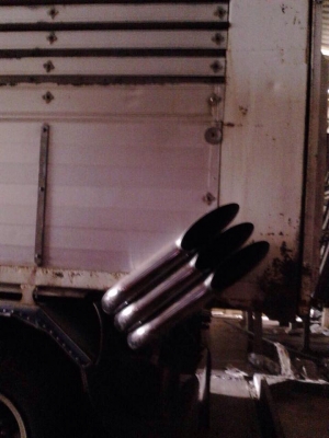 อีชุซูร๊อกกี้240ยางเต็ม10เส้น.มีระบบลากพว่ง สนใจโทร 081-7635381 ยอด