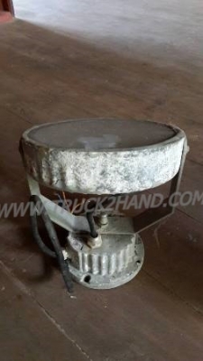 ไฟสปอร์ตไลท์ ยี่ห้อ GREEN LIGHT 70V-250V มี 3 ตัว