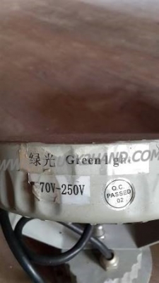 ไฟสปอร์ตไลท์ ยี่ห้อ GREEN LIGHT 70V-250V มี 3 ตัว