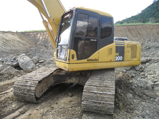 เก่าแต่สี ขายรถแบคโฮ KOMATSU PC 200-7 เครื่องเดิมปั้มเดิมโซ่หนาเอวแน่นเฟมดีไฟฟ้าเต็มเอกสารทะเบียน