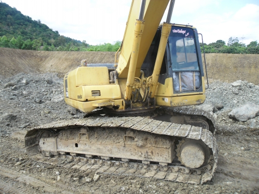 เก่าแต่สี ขายรถแบคโฮ KOMATSU PC 200-7 เครื่องเดิมปั้มเดิมโซ่หนาเอวแน่นเฟมดีไฟฟ้าเต็มเอกสารทะเบียน