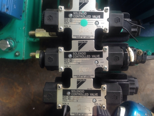 ขายปั้มน้ำมันไฮโดรลิค ขนาด 3 HP. 380V พร้อมวาล์วคอนโทรล 110VAC 3 ชุด สภาพสวย อุปกรณ์ครบ พร้อมใช้งาน มี 4 ตัวครับ (เหลือ 2 ตัวครับ)