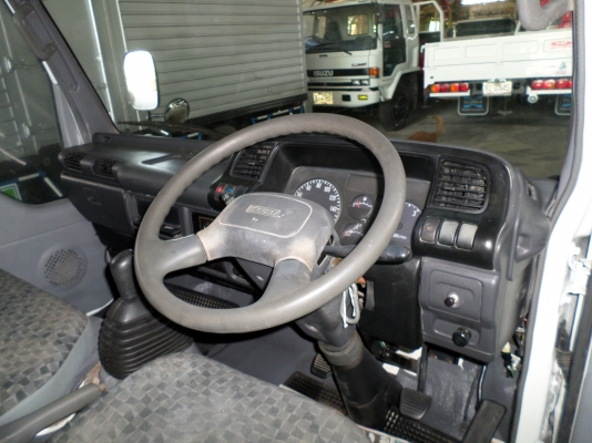 ขาย 6 ล้อ อีซูซุ NKR เครน 2 .5 ตัน  130 แรง ยาว 4.30 ม. รวมเครน ปี 2006 สภาพเดิม สนใจชมรถก่อนได้ครับ ติดต่อ 081-9425443