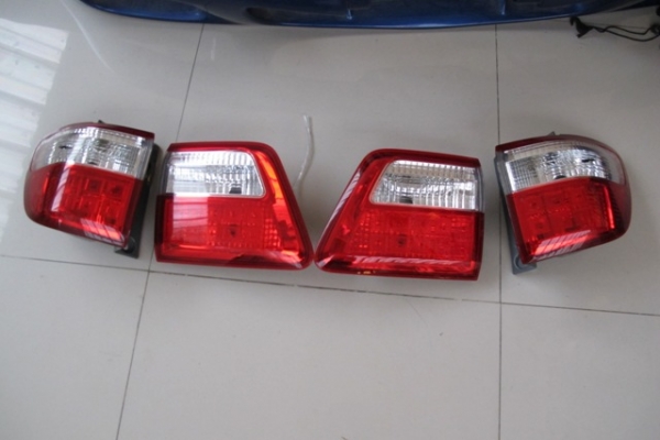 ขายชุดไฟท้าย ฟอจูนเนอร์ รุ่น 2 ขาวแดง ครบชุด