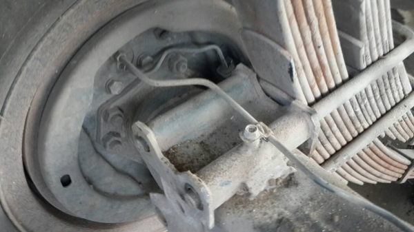 ** ราคา 52,000 บาท **เสื้อเพลา+ชุดแหนบ ISUZU FRR210 แรงม้า ออกห้างแท้รถปีเดียว(ไม่ให้ยางและกระทะนะครับ)