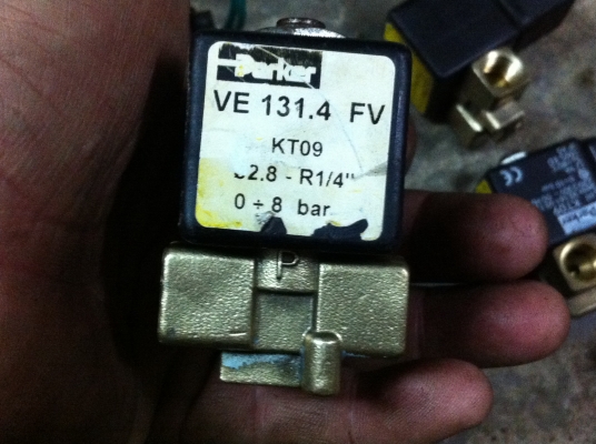 โซลินอยด์วาล์ว( วาล์วไฟฟ้า) Parker ขนาดท่อสวม 1/2 นิ้ว ใช้ไฟบ้าน 220 V.ใช้ตัดต่อระบบการเปิด-ปิดของระบบน้ำ ลม น้ำมัน (มี 29 ตัว) โซลินอยด์วาล์ว( วาล์วไฟฟ้า) Parker ขนาดท่อสวม 1/2 นิ้ว ใช้ไฟบ้าน 220 V.ใช้ตัดต่อระบบการเปิด-ปิดของระบบน้ำ ลม น้ำมัน (มี 29 ตัว)