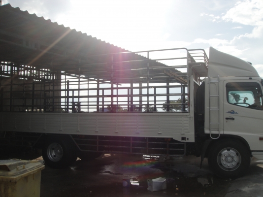 HINO FG1J เครื่องยนต์ 212 แรง กะบะเสริมคอกสูง ยาว 6.50 เมตร รุ่นเพลาท้ายใหญ่ ยางใหม่ 6 เส้นกะทะแม็กเรเดียน 22.5 สภาพสวย พร้อมใช้งาน HINO FG1J เครื่องยนต์ 212 แรง กะบะเสริมคอกสูง ยาว 6.50 เมตร รุ่นเพลาท้ายใหญ่ ยางใหม่ 6 เส้นกะทะแม็กเรเดียน 22.5 สภาพสวย พร้อมใช้งาน