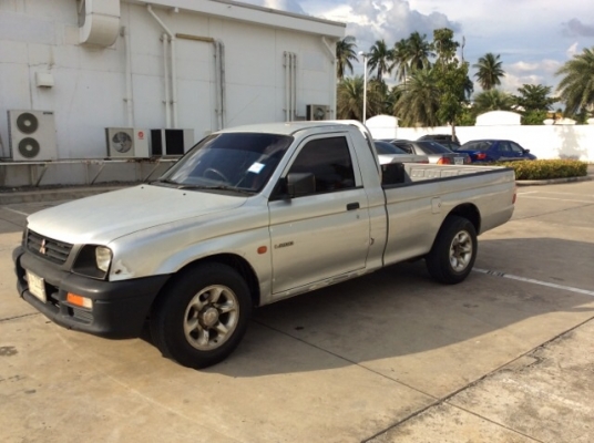 ขายรถกระบะมิตซูสตราด้า ตอนเดียว ปี97 เครื่องเดิม 2.5 เกียร์ธรรมดา ภายในสวย แอร์เย็น สีต้องทำ กันร้อนเดิม ล้อแม็ก15" เครื่องแน่นวิ่งดี เกียร์แน่น ช่วงล่างดี รถขับดีครับ เอกสารพร้อม ขายถูกครับ