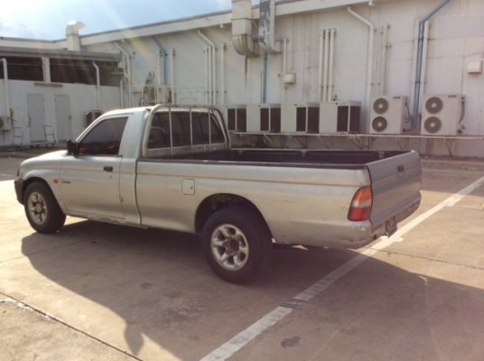 ขายรถกระบะมิตซูสตราด้า ตอนเดียว ปี97 เครื่องเดิม 2.5 เกียร์ธรรมดา ภายในสวย แอร์เย็น สีต้องทำ กันร้อนเดิม ล้อแม็ก15" เครื่องแน่นวิ่งดี เกียร์แน่น ช่วงล่างดี รถขับดีครับ เอกสารพร้อม ขายถูกครับ