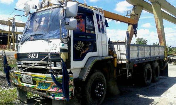 ขายISZUSU สิบล้อตืดเครน