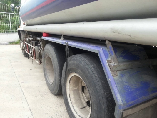 10ล้อรถน้ำมัน175แรง รถสภาพดีใช้ได้ ห้างแท้ ถัง15000ล.ยังไม่โหลดล่าง..เล่มพร้อม รถใช้งานอยู่...