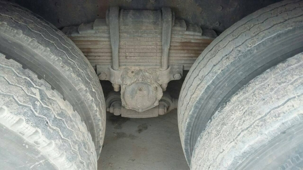 10ล้อรถน้ำมัน175แรง รถสภาพดีใช้ได้ ห้างแท้ ถัง15000ล.ยังไม่โหลดล่าง..เล่มพร้อม รถใช้งานอยู่...