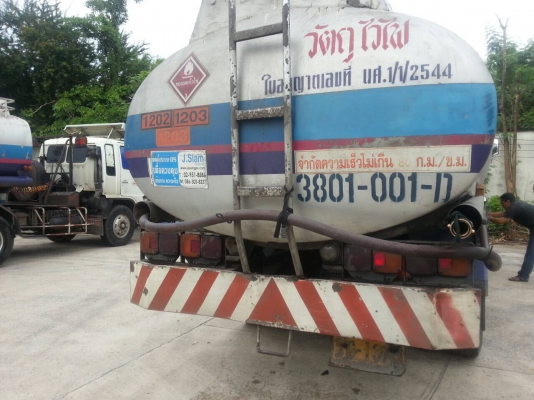 10ล้อรถน้ำมัน175แรง รถสภาพดีใช้ได้ ห้างแท้ ถัง15000ล.ยังไม่โหลดล่าง..เล่มพร้อม รถใช้งานอยู่...