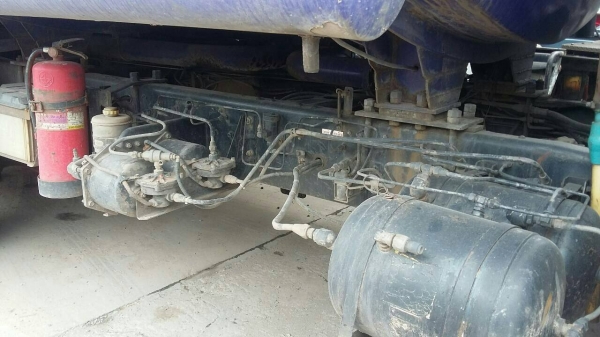 10ล้อรถน้ำมัน175แรง รถสภาพดีใช้ได้ ห้างแท้ ถัง15000ล.ยังไม่โหลดล่าง..เล่มพร้อม รถใช้งานอยู่...