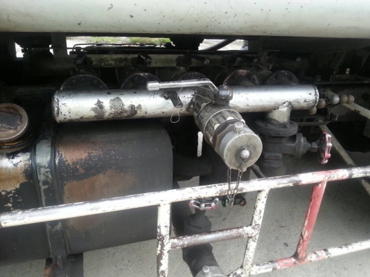 10ล้อรถน้ำมัน175แรง รถสภาพดีใช้ได้ ห้างแท้ ถัง15000ล.ยังไม่โหลดล่าง..เล่มพร้อม รถใช้งานอยู่...