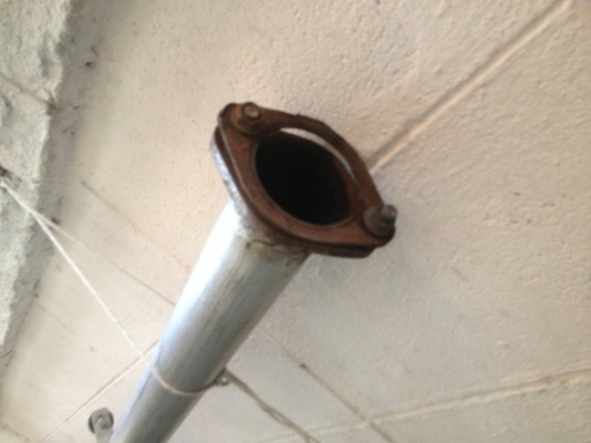 ขายท่อเหล็กขาว ขนาด2.5นิ้ว ยาว105นิ้ว  ถอดออกจากรถe30 4ประตู เครืองsr20 โบ สภาพok ตามรูปคับ ราคา1500บาท โทร0924462525โส กทม