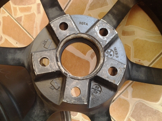 rg2  rota 18x9 off20 มีคู่เดียว ไม่คดไม่ดุ้ง พร้อมใช้ 5*114