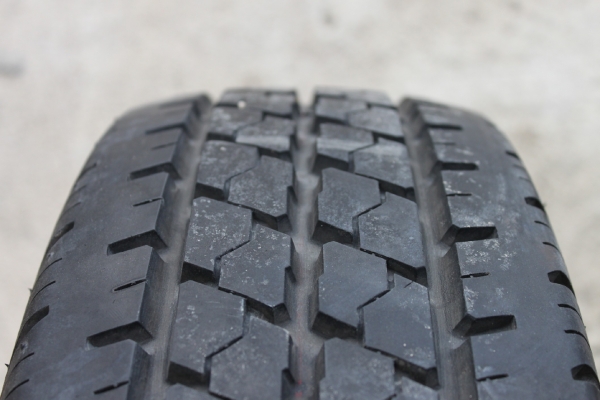 ยางรถกระบะขอบ14"สภาพใหม่ พร้อมกระทะล้อ 2เส้น ราคา 2,400บาท