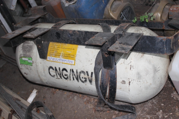 ถังก๊าซ NGV 100ลิตร สภาพดี พร้อมขายึด