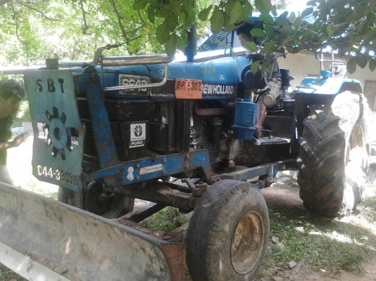 ขายรถไถ FORD 6640 เพลาเดี่ยว รุ่นกรองใหญ่ ใบมีดดันหน้า 7 จาน เล่มทะเบียน ราคา 380000