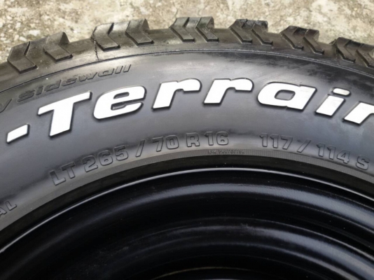 ขายครับ 22,800 BF ALL 265/70/16 ปี 11 พร้อมล้อ