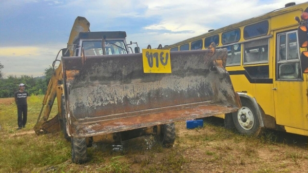 ขายรถตักหน้าขุดหลัง JCB 3 CX 2 เพลา ราคา 380000 ขายรถตักหน้าขุดหลัง JCB 3 CX 2 เพลา ราคา 380000