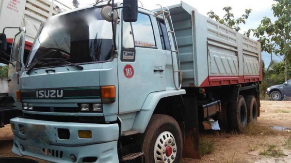 รถอีซูซุ 10 ล้อดั้ม  FXZ  240 แรงม้า. ปี 38   สนใจติดต่อ 081 - 6079515