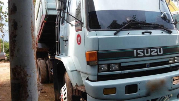 รถอีซูซุ 10 ล้อดั้ม  FXZ  240 แรงม้า. ปี 38   สนใจติดต่อ 081 - 6079515