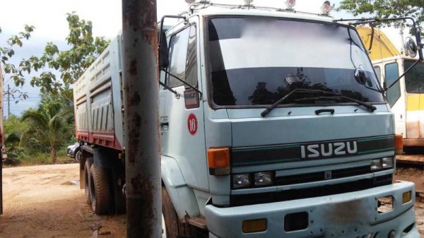 รถอีซูซุ 10 ล้อดั้ม  FXZ  240 แรงม้า. ปี 38   สนใจติดต่อ 081 - 6079515