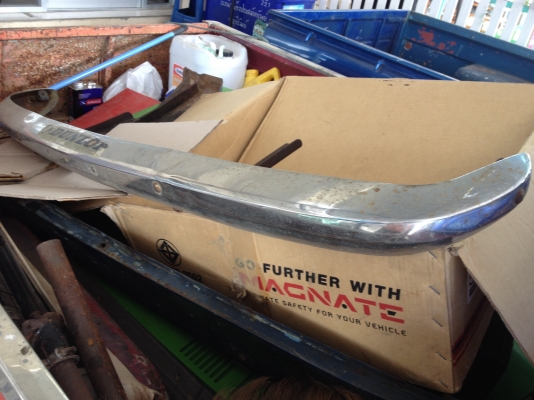 ขายกันชนดัทสัน521ราคา2500บาท ส่งให้ครับ