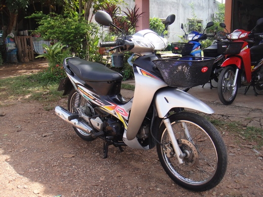 ขาย เวฟ 125 สีบอนด์ - ดำ สภาพสวยพร้อมใช้ ทะเบียนพร้อมชุดโอน