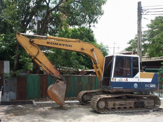 ให้เช่ารถแบคโฮ , ให้เช่ารถแมคโคร , ให้เช่ารถขุด PC 120 , PC 200 ทั้งรายวันรายเดือน ยินดีให้คำปรึกษาฟรีค่ะ สนใจสอบถาม 02-916-7895 คุณพร