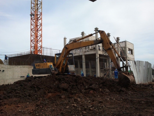 ให้เช่ารถแบคโฮ , ให้เช่ารถแมคโคร , ให้เช่ารถขุด PC 120 , PC 200 ทั้งรายวันรายเดือน ยินดีให้คำปรึกษาฟรีค่ะ สนใจสอบถาม 02-916-7895 คุณพร