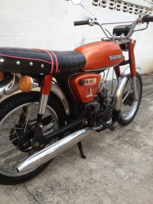 ขายsuzuki a80 สีแดง เครืองSuzuki สแมส คาร์บูแดช เครืองเดิมๆดีๆ ยางใหม่2เส้น มีเครืองเดิมให้กับท่ออีกใบตามรูป สภาพพร้อมใช้ ทะเบียนพร้อมโอน ทะเบียนขาด28ม.คปี57 ราคา14900บาท โทร0924462525โส กทม