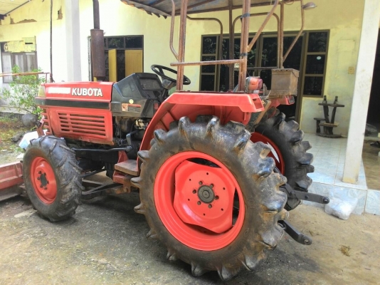 ขาย KUBOTA L2605 DT 2เพลา พร้อมดันหน้า มีเอกสารพร้อมโอน อะไหล่ศูนย์คูโบต้า  ราคา 130,000