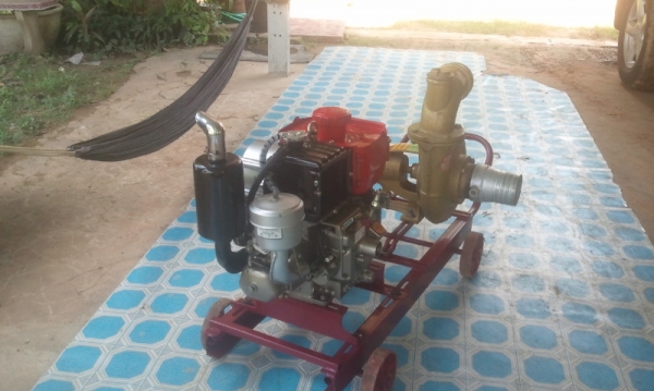 ต้องการขายเครื่องสูบน้ำ+ปั้ม4นิ้ว+แท่น มารับสินค้าเองลดเหลือ9000
