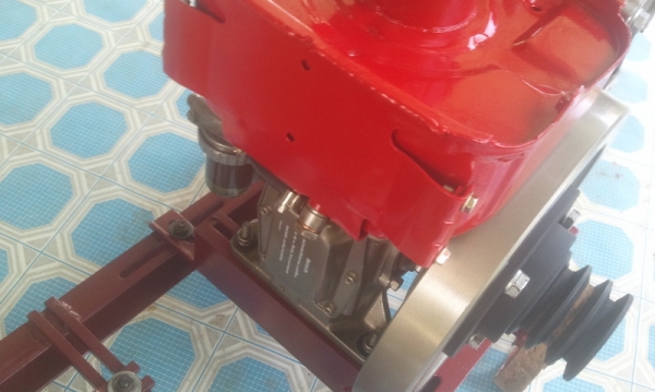 ต้องการขายเครื่องสูบน้ำ+ปั้ม4นิ้ว+แท่น มารับสินค้าเองลดเหลือ9000