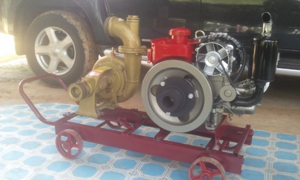 ต้องการขายเครื่องสูบน้ำ+ปั้ม4นิ้ว+แท่น มารับสินค้าเองลดเหลือ9000