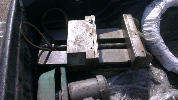 Sell> ขายปากกา งานกัด ญี่ปุ่น 380x300 cm ลึก 10 cm ปรับหมุนรอบตัวได้ ตัวใหญ่ สภาพดีครับ Sell> ขายปากกา งานกัด ญี่ปุ่น 380x300 cm ลึก 10 cm ปรับหมุนรอบตัวได้ ตัวใหญ่ สภาพดีครับ