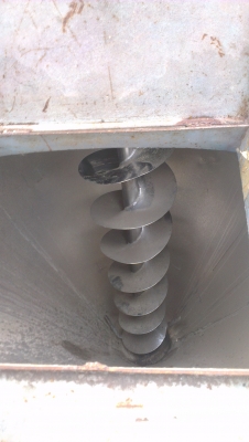 Sell> ขายเครื่องผสมอาหารลูกข่าง ลูกข่างและใบพัดเป็นสเตนเลส ขึ้นลงไฮดรอลิค สวยมาก หายากครับ