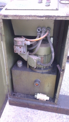 Sell> ขายเครื่องผสมอาหารลูกข่าง ลูกข่างและใบพัดเป็นสเตนเลส ขึ้นลงไฮดรอลิค สวยมาก หายากครับ