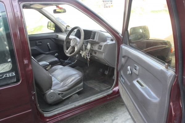 ขาย IZUZU ปี 2536 เครื่อง 90 HP พาวเวอร์ ราคาถูก ขาย IZUZU ปี 2536 เครื่อง 90 HP พาวเวอร์ ราคาถูก