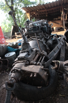 ขายเครื่องยนต์ SD 33 Nissan พร้อมเกียร์เป็น 4 WD ทั้งหมด มีทั้งคานหน้าคานหลัง กะทะล้อยางและแหนบ ทั้งชุด (ไม่มีใบคุม เหมาะสำหรับทำรถอีแต๋น) ขายเครื่องยนต์ SD 33 Nissan พร้อมเกียร์เป็น 4 WD ทั้งหมด มีทั้งคานหน้าคานหลัง กะทะล้อยางและแหนบ ทั้งชุด (ไม่มีใบคุม เหมาะสำหรับทำรถอีแต๋น)