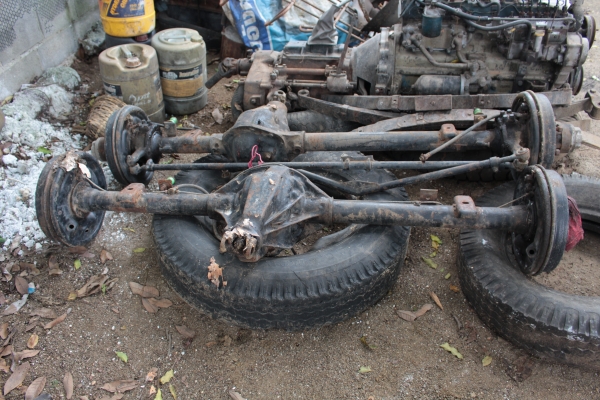 ขายเครื่องยนต์ SD 33 Nissan พร้อมเกียร์เป็น 4 WD ทั้งหมด มีทั้งคานหน้าคานหลัง กะทะล้อยางและแหนบ ทั้งชุด (ไม่มีใบคุม เหมาะสำหรับทำรถอีแต๋น) ขายเครื่องยนต์ SD 33 Nissan พร้อมเกียร์เป็น 4 WD ทั้งหมด มีทั้งคานหน้าคานหลัง กะทะล้อยางและแหนบ ทั้งชุด (ไม่มีใบคุม เหมาะสำหรับทำรถอีแต๋น)