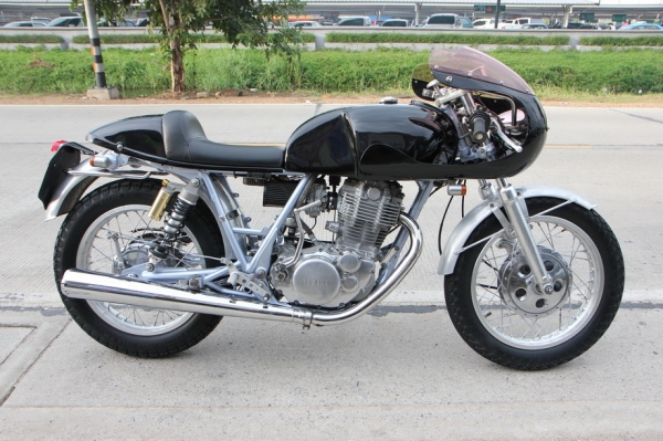 ขาย YAMAHA SR400 แต่งเต็มคัน เก็บงานแล้ว สวยมาก