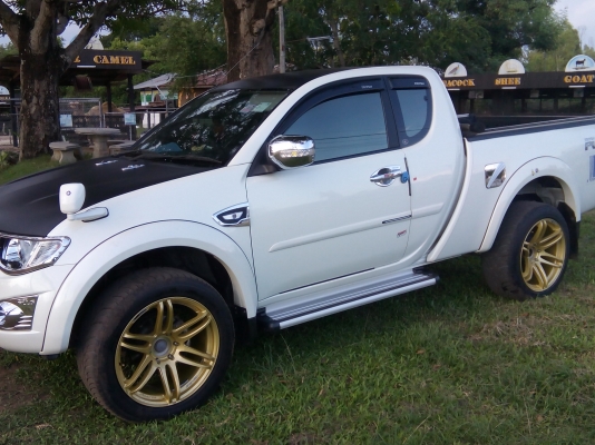 ไทรทันพลัสปี11โทร0981561821ยุสกลนคร