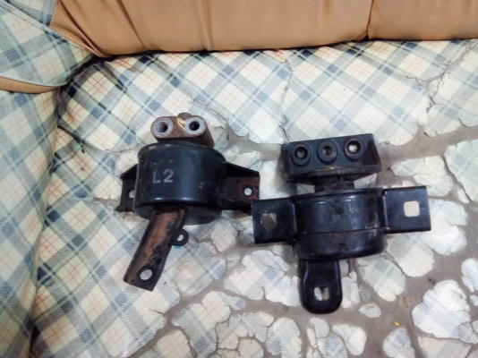 ขายลูกยางแท่นเครื่องและแท่นเกียร์ เชฟอาวีโอ 800บาท