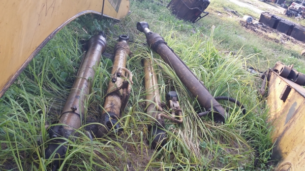 ขายด่วน กระบอกอาม+ กระบอกบุ่งกี๋+ กระบอกยก CATE200B ขายด่วน กระบอกอาม+ กระบอกบุ่งกี๋+ กระบอกยก CATE200B