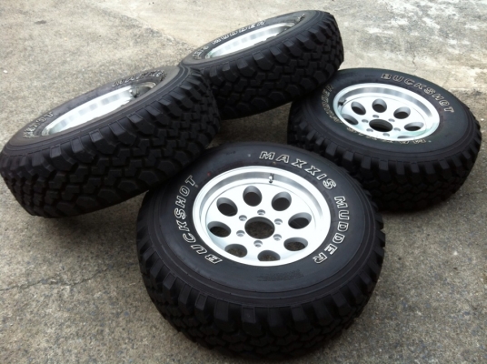 ขายยางMud-Terrain Maxxis MT-754 Buckshot 265 75 r16 ปี14 +แม็กลายMickey 16x8 ET-0 สวยมาก