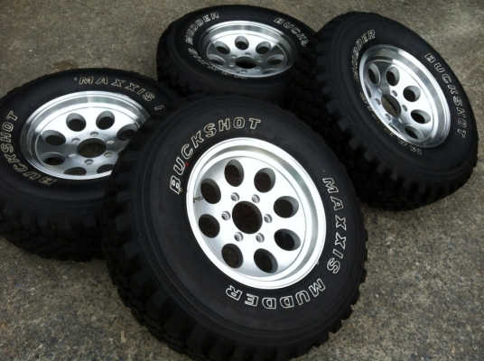 ขายยางMud-Terrain Maxxis MT-754 Buckshot 265 75 r16 ปี14 +แม็กลายMickey 16x8 ET-0 สวยมาก